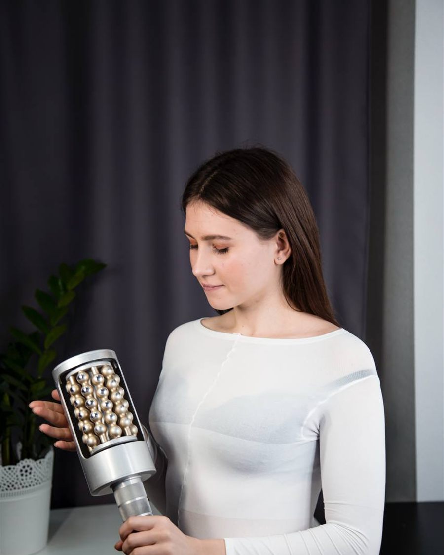 Estudio UA Beauty Valencia: aparato R-Sleek y traje especial